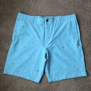 Under Armour Men’s 38 Golf Printed Storm Shorts in Light Blue w/Yellow Birds